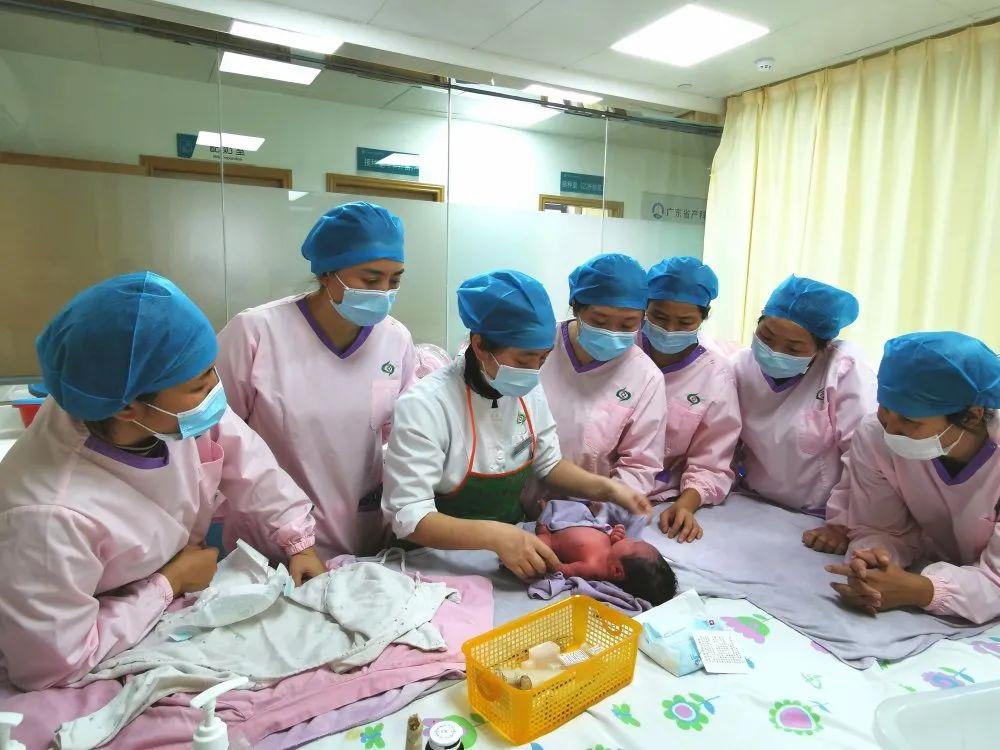 轮台县妇婴监护型护送